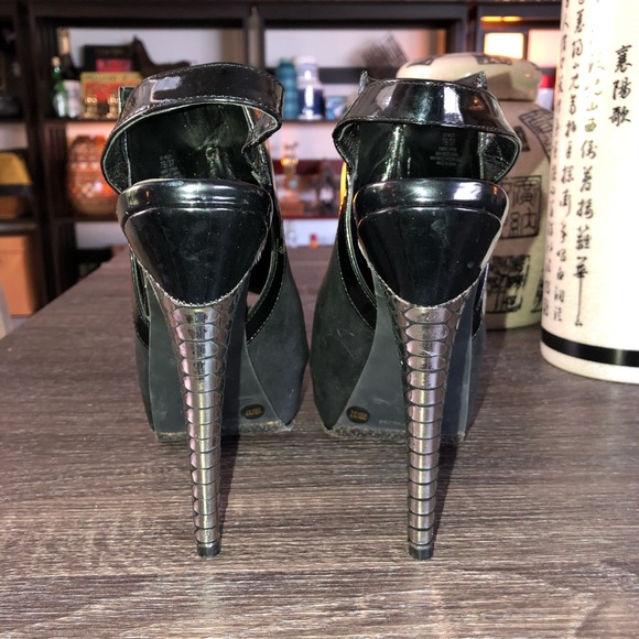 Like new! Platforms - Picture 3 of 8